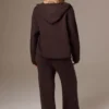 Pantalon de jogging à jambes larges en maille côtelée couleur noyer Pantalon de jogging à jambes larges en maille côtelée couleur noyer