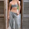 Pantalon de jogging large taille basse en coton texturé à boutons, gris foncé Pantalon de jogging large taille basse en coton texturé à boutons, gris foncé