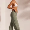 Pantalon de plage texturé froissé vert clair Pantalon de plage texturé froissé vert clair