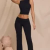 Pantalon droit taille moyenne Hollis en noir Pantalon droit taille moyenne Hollis en noir