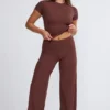 Pantalon large taille moyenne Nour Tall, couleur chocolat