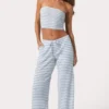 Pantalon taille basse en jersey côtelé à rayures bleues Pantalon taille basse en jersey côtelé à rayures bleues