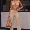 Pantalon taille haute à revers en maille côtelée douce, couleur sable Pantalon taille haute à revers en maille côtelée douce, couleur sable