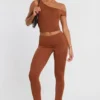 Pantalon taille moyenne Anona en mélange de modal et de cachemire, couleur marron châtaigne