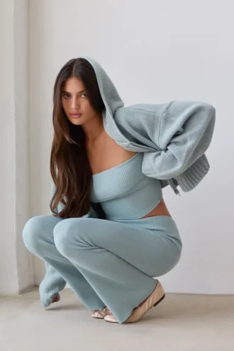 Pantalon évasé à revers en maille épaisse, couleur bleu sarcelle poudré