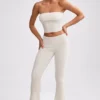 Pantalon évasé à revers en maille épaisse, couleur crème Pantalon évasé à revers en maille épaisse, couleur crème