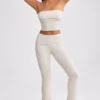 Pantalon évasé à revers en maille épaisse, couleur crème Pantalon évasé à revers en maille épaisse, couleur crème