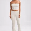Pantalon évasé à revers en maille épaisse, couleur crème Pantalon évasé à revers en maille épaisse, couleur crème