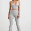 Pantalon évasé à revers en maille épaisse, gris chiné Pantalon évasé à revers en maille épaisse, gris chiné