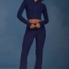 Pantalon évasé à revers en maille torsadée bleu marine
