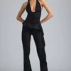 Pantalon évasé taille basse à volants Reese métallisé en noir Pantalon évasé taille basse à volants Reese métallisé en noir