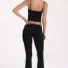 Pantalon évasé taille mi-haute en modal noir Pantalon évasé taille mi-haute en modal noir