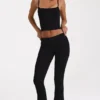 Pantalon évasé taille mi-haute en modal noir Pantalon évasé taille mi-haute en modal noir
