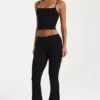 Pantalon évasé taille mi-haute en modal noir Pantalon évasé taille mi-haute en modal noir