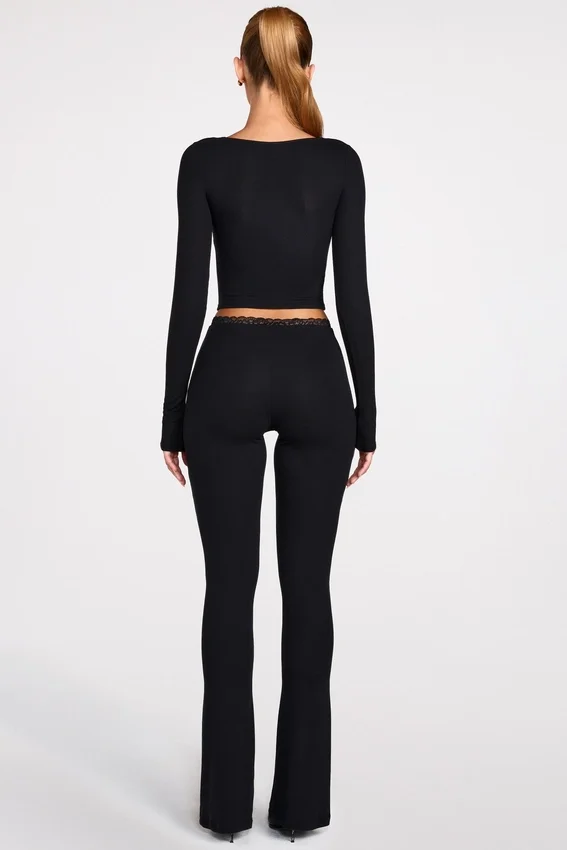 Pantalon évasé taille mi-haute Philippa en modal noir Pantalon évasé taille mi-haute Philippa en modal noir