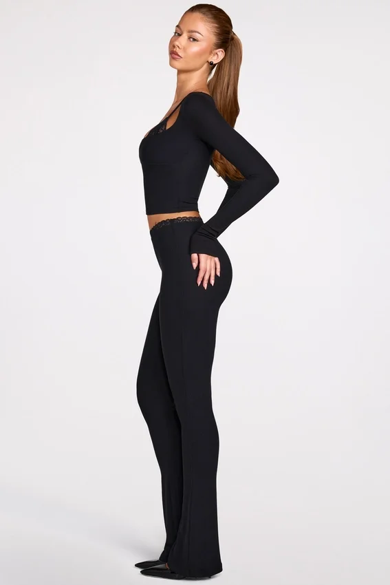 Pantalon évasé taille mi-haute Philippa en modal noir Pantalon évasé taille mi-haute Philippa en modal noir