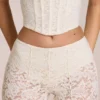 Pantalon évasé taille moyenne en dentelle transparente Calista, couleur ivoire Pantalon évasé taille moyenne en dentelle transparente Calista, couleur ivoire