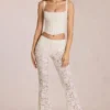 Pantalon évasé taille moyenne en dentelle transparente Calista, couleur ivoire Pantalon évasé taille moyenne en dentelle transparente Calista, couleur ivoire