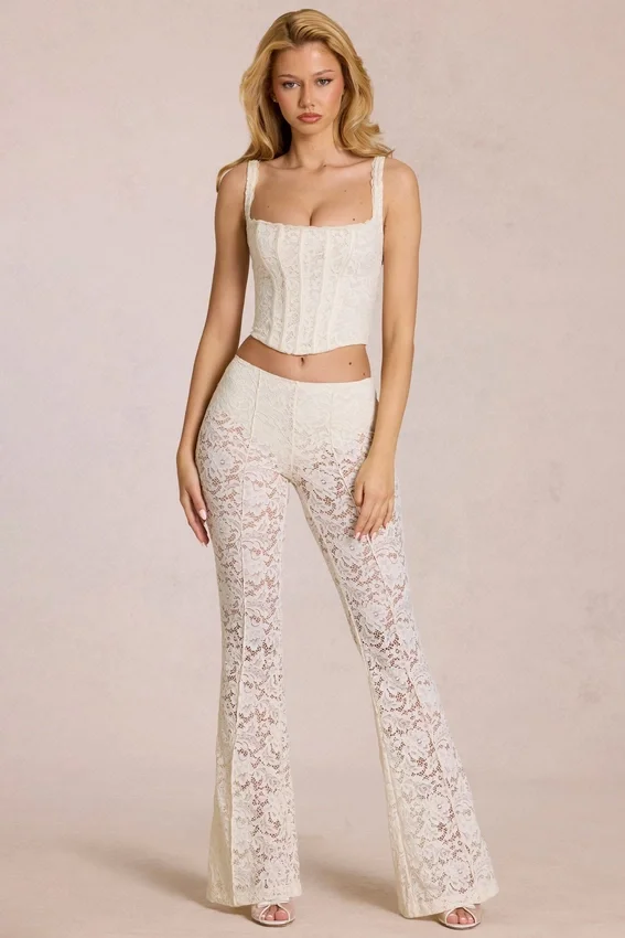 Pantalon évasé taille moyenne en dentelle transparente Calista, couleur ivoire Pantalon évasé taille moyenne en dentelle transparente Calista, couleur ivoire