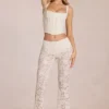 Pantalon évasé taille moyenne en dentelle transparente Calista, couleur ivoire Pantalon évasé taille moyenne en dentelle transparente Calista, couleur ivoire