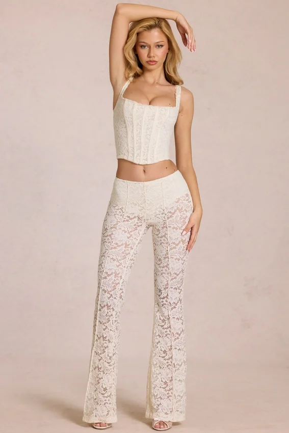 Pantalon évasé taille moyenne en dentelle transparente Calista, couleur ivoire Pantalon évasé taille moyenne en dentelle transparente Calista, couleur ivoire