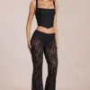 Pantalon évasé taille moyenne en dentelle transparente Calista, noir Pantalon évasé taille moyenne en dentelle transparente Calista, noir
