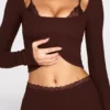 Pantalon évasé taille moyenne en modal Philippa, couleur chocolat Pantalon évasé taille moyenne en modal Philippa, couleur chocolat