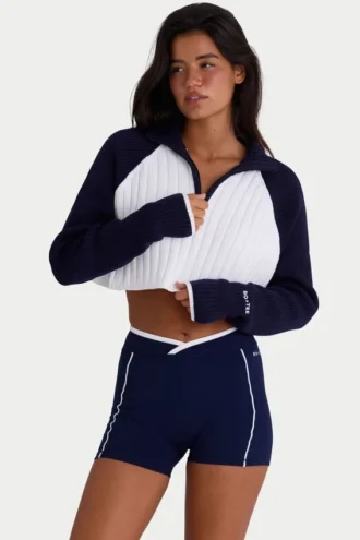 Pull court à col zippé en maille côtelée bleu marine classique