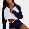 Pull court à col zippé en maille côtelée bleu marine classique Pull court à col zippé en maille côtelée bleu marine classique