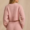 Pull court en maille côtelée rose poudré Pull court en maille côtelée rose poudré