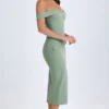 Rasine Robe mi-longue à épaules dénudées en vert kaki Rasine Robe mi-longue à épaules dénudées en vert kaki