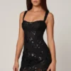 Robe A-line Adia ornée de paillettes, en noir Robe A-line Adia ornée de paillettes, en noir