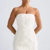 Robe A-line à bandeau et appliqués floraux Azaelea en blanc Robe A-line à bandeau et appliqués floraux Azaelea en blanc