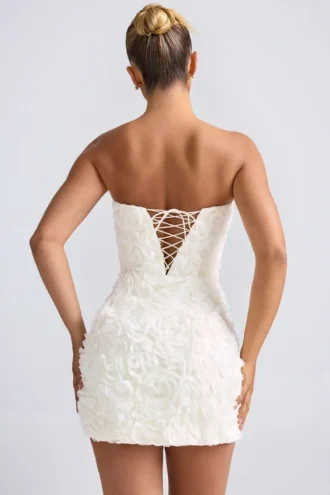 Robe A-line à bandeau et appliqués floraux Azaelea en blanc