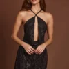 Robe A-line à col bénitier et capuche, ornée de paillettes, Zelinda, en noir Robe A-line à col bénitier et capuche, ornée de paillettes, Zelinda, en noir