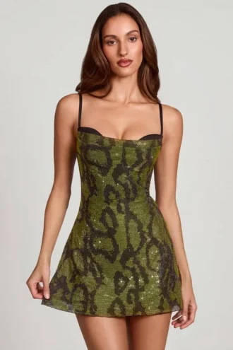 Robe A-line à col bénitier et ornements Dianora, imprimé serpent vert