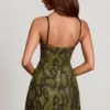 Robe A-line à col bénitier et ornements Dianora, imprimé serpent vert Robe A-line à col bénitier et ornements Dianora, imprimé serpent vert