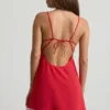 Robe A-line dos nu à volants Seliora, rouge écarlate Robe A-line dos nu à volants Seliora, rouge écarlate