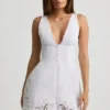 Robe A-line en popeline de coton ajourée Calina, blanche Robe A-line en popeline de coton ajourée Calina, blanche