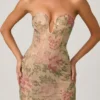 Robe A-line à encolure en cœur et ornements Harlie en rose Hotfix Robe A-line à encolure en cœur et ornements Harlie en rose Hotfix