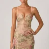 Robe A-line à encolure en cœur et ornements Harlie en rose Hotfix Robe A-line à encolure en cœur et ornements Harlie en rose Hotfix