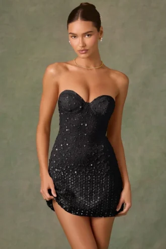 Robe A-line à encolure en cœur et ornements Viela en noir