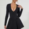Robe A-line à encolure plongeante et nœud Graciela en noir Robe A-line à encolure plongeante et nœud Graciela en noir