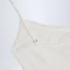 Robe A-line froncée Alika en pointelle, couleur blanche Robe A-line froncée Alika en pointelle, couleur blanche