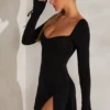 Robe A-line à manches longues Amryn en noir Robe A-line à manches longues Amryn en noir
