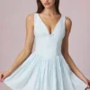 Robe A-line Marissa à nœud, rayures bleu poudre Robe A-line Marissa à nœud, rayures bleu poudre