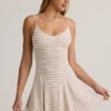 Robe A-line à nouer dans le dos en modal côtelé Mansi, rayures roses et jaunes Robe A-line à nouer dans le dos en modal côtelé Mansi, rayures roses et jaunes