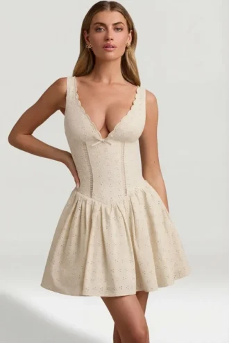 Robe A-line Sabina en broderie anglaise avec nœud, couleur ivoire