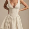 Robe A-line Sabina en broderie anglaise avec nœud, couleur ivoire Robe A-line Sabina en broderie anglaise avec nœud, couleur ivoire