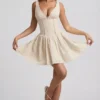 Robe A-line Sabina en broderie anglaise avec nœud, couleur ivoire Robe A-line Sabina en broderie anglaise avec nœud, couleur ivoire